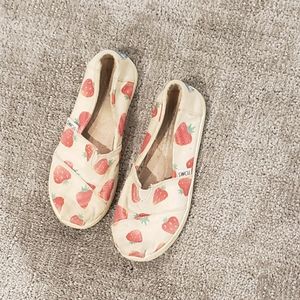 Girls' toms shoes with strawberries